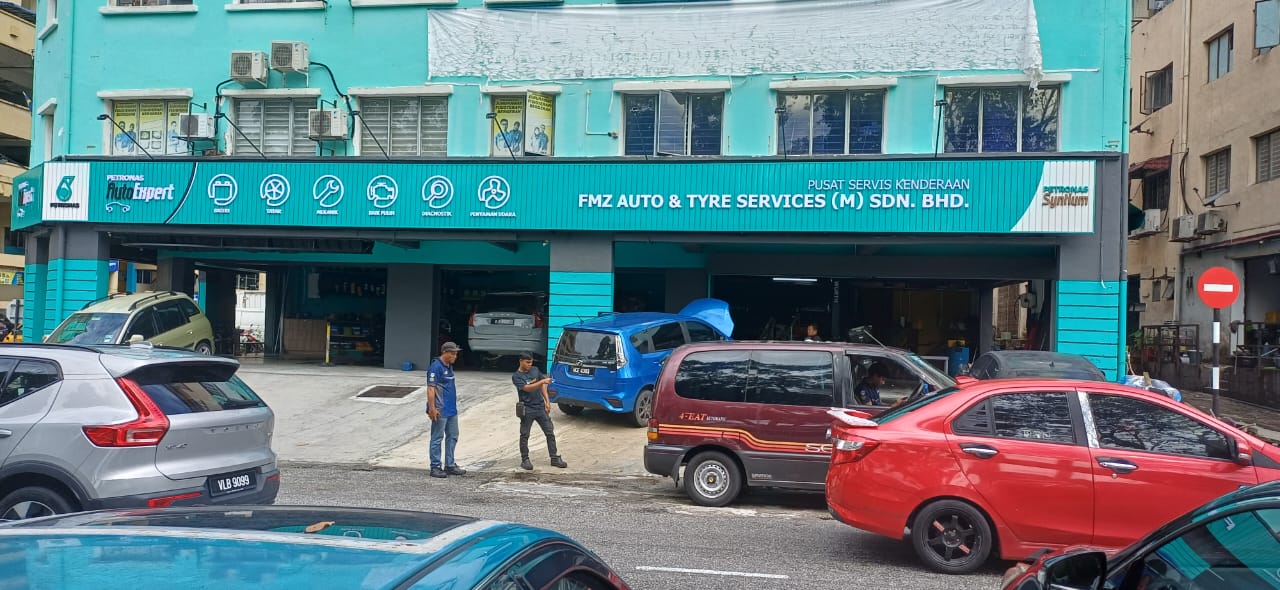 Smart Car Service Booking Malaysia with AI Insights - Juzserv